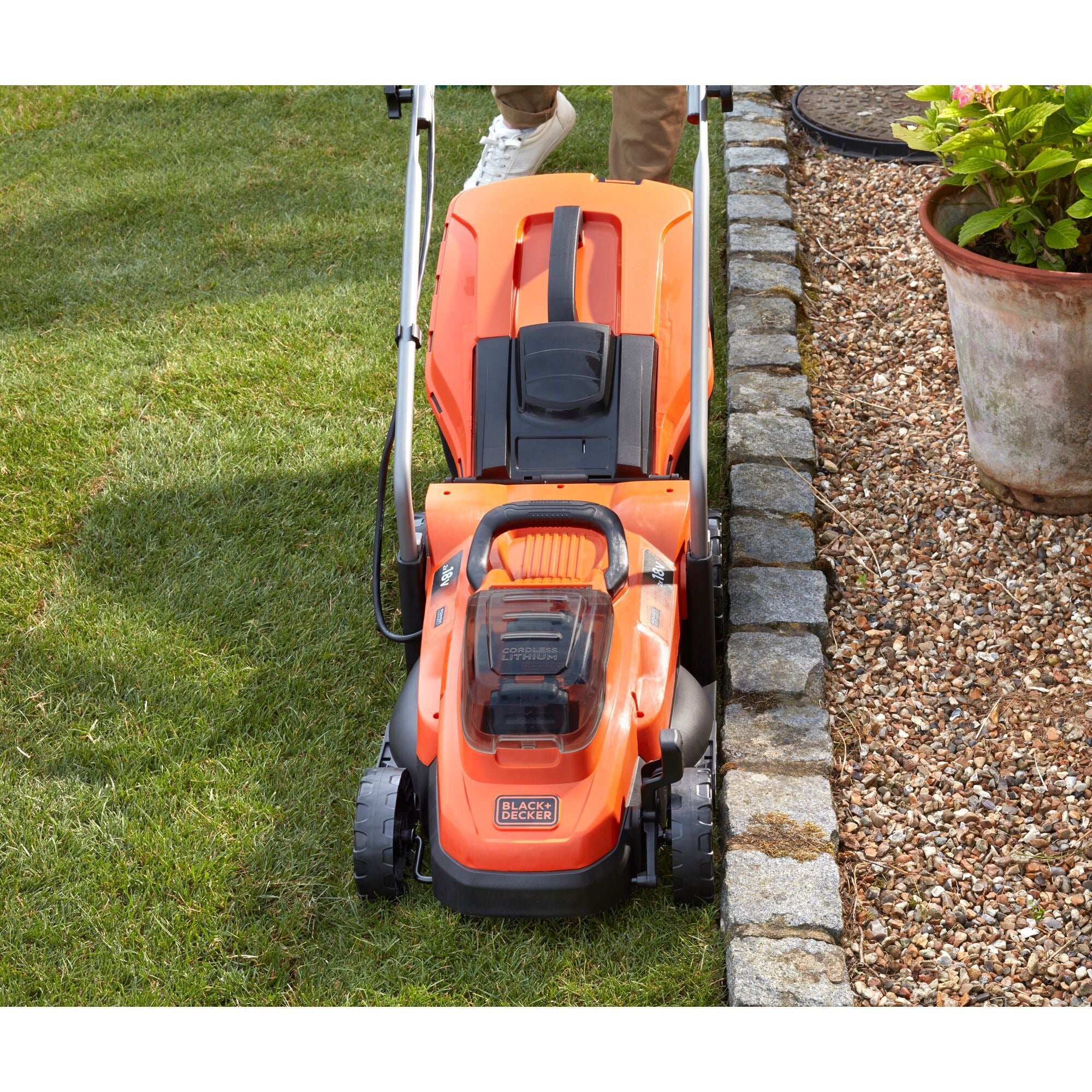Black+decker bcmw3318l2-qw 2x 18v grasmaaier (oranje zwart, 2x 18v 2.5ah accu en oplader inbegrepen)