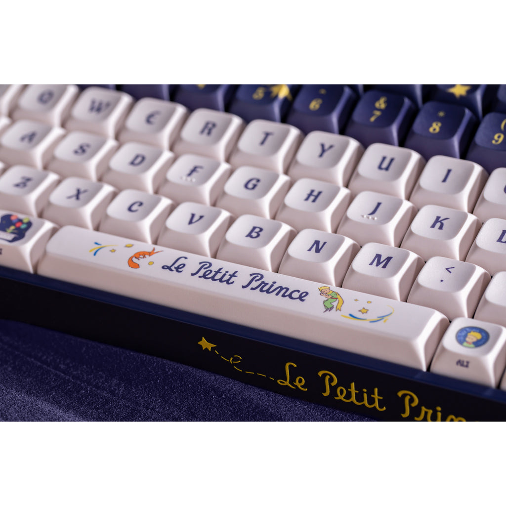Iqunix f97 starry tryst rgb mechanisch gaming toetsenbord (donkerblauw, us lay-out (qwerty), iqunix little prince, 96%, rgb leds, hot-swappable, pbt, 2.4ghz | bluetooth 5.1 | usb-c)