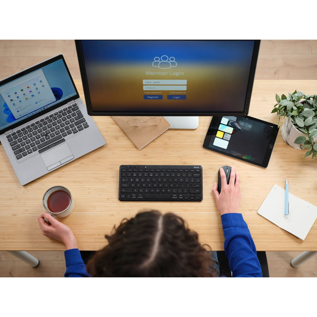 Trust lyra compact draadloos toetsenbord (zwart, us lay-out (qwerty), scissor switches, 65%, 2,4 ghz usb, bluetooth)