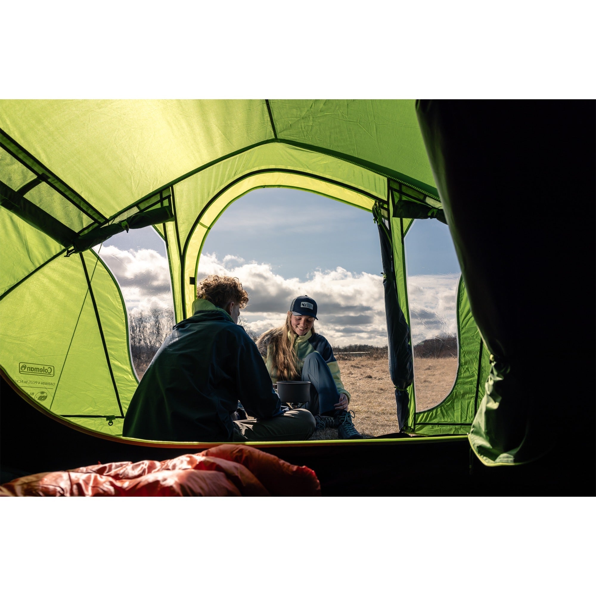 Coleman darwin 4 plus koepeltent (donkergroen lichtgroen, met voorbouw, model 2025)