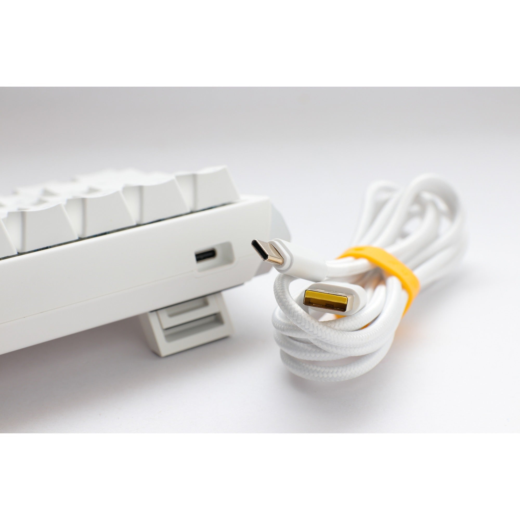 Ducky one 3 classic pure white sf, toetsenbord (wit, us lay-out, cherry mx brown, rgb led, double-shot pbt, hot-swappable, quack mechanics, 65%)