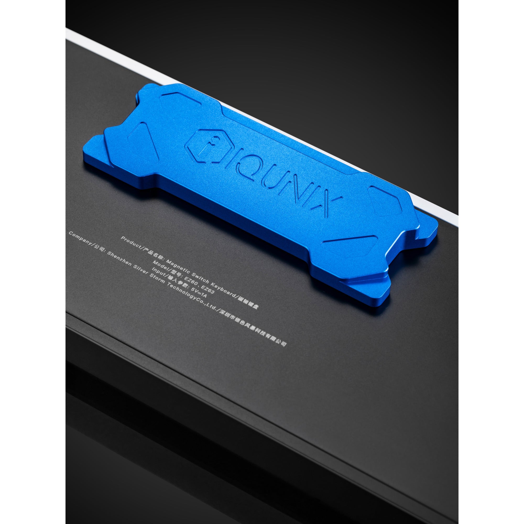 Iqunix ez60 magnetic switch gaming he keyboard, gaming toetsenbord (zwart blauw, us lay-out, us-international, gateron magnetic jade pro, 60%, rgb, double shot pbt keycaps)