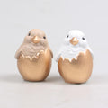 Season inspired decoration kuiken uit ei camel-wit 7x7x9,5cm